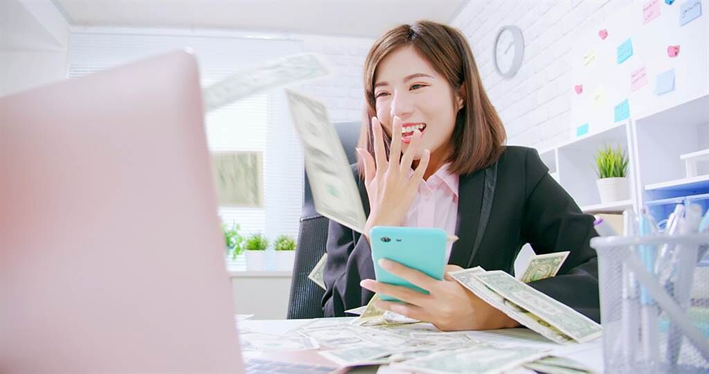 天蝎座、双子座、狮子座、射手座、双鱼座迎接年底最后一波幸运能量,第一名的双鱼座将有心想事成的好运。 (示意图/shutterstock)